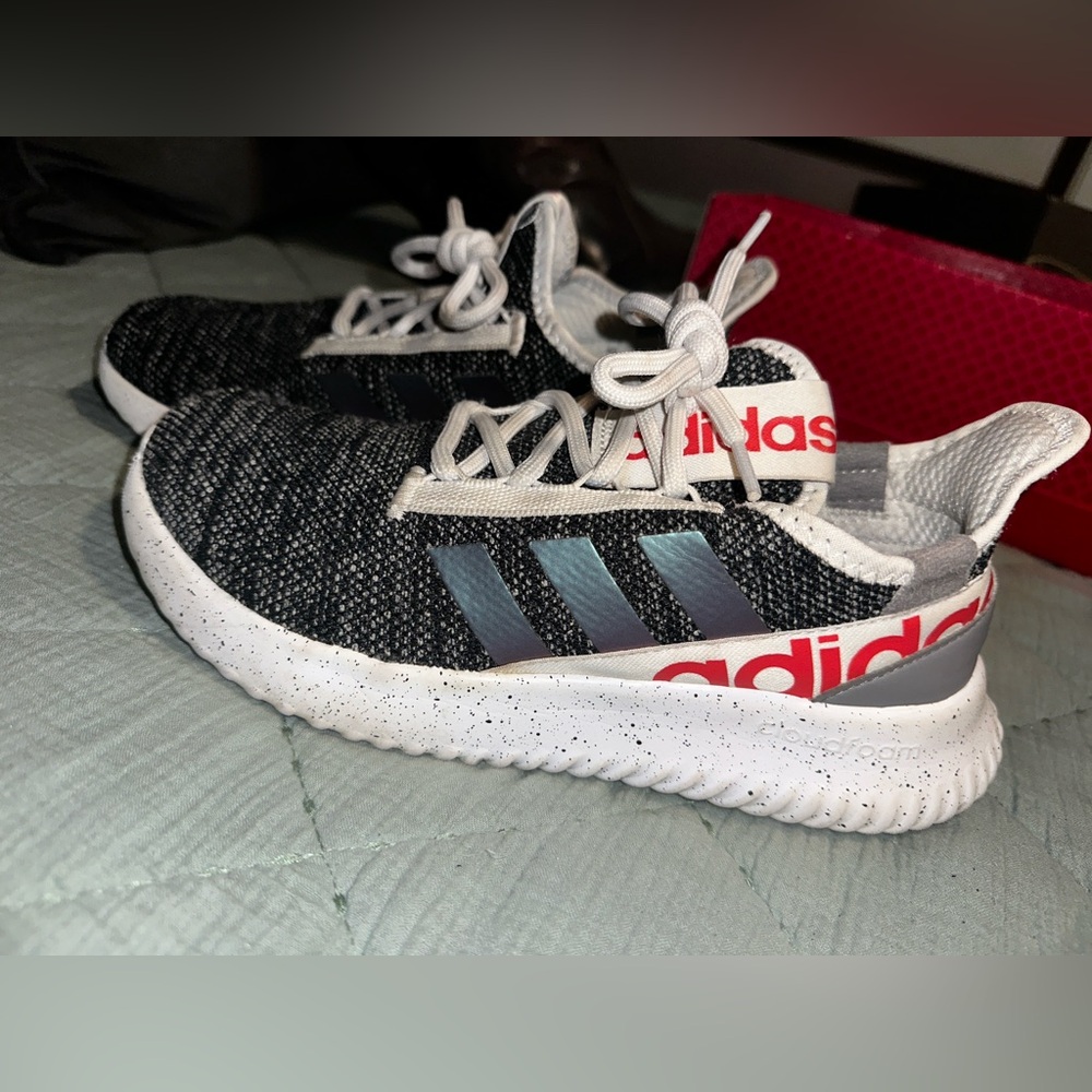 Adidas Kids Black and Gray Sneakers Sz 7 big kids
